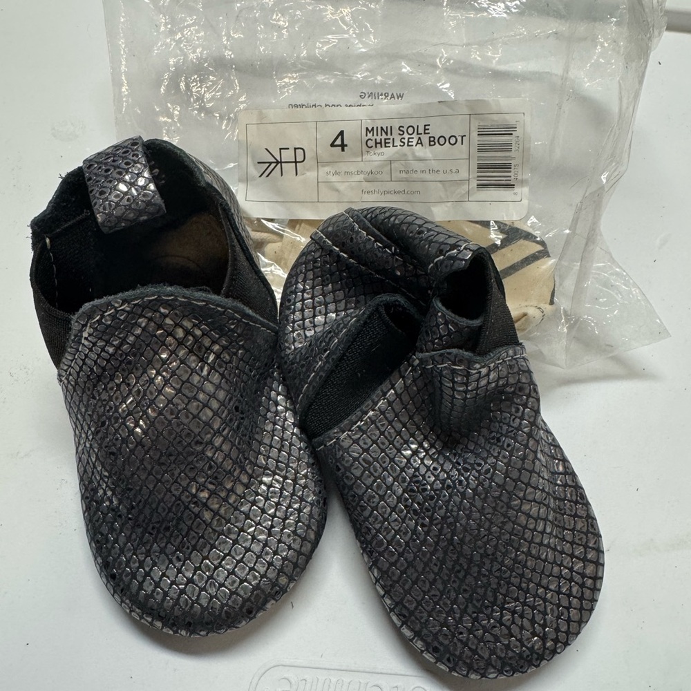 Freshly Picked Black Baby Boots with Flexible Sole